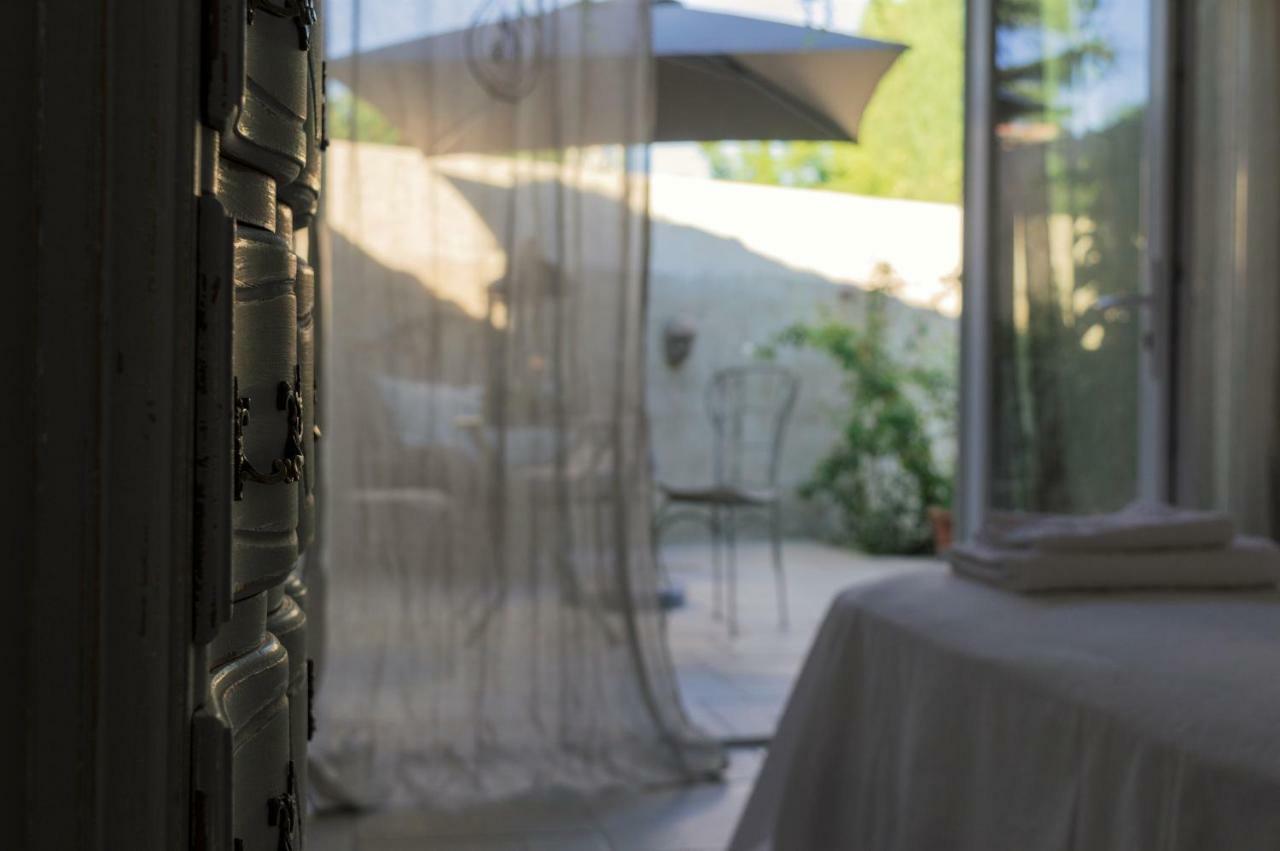 Le Chat Sur Le Toit Lourmarin Exterior foto