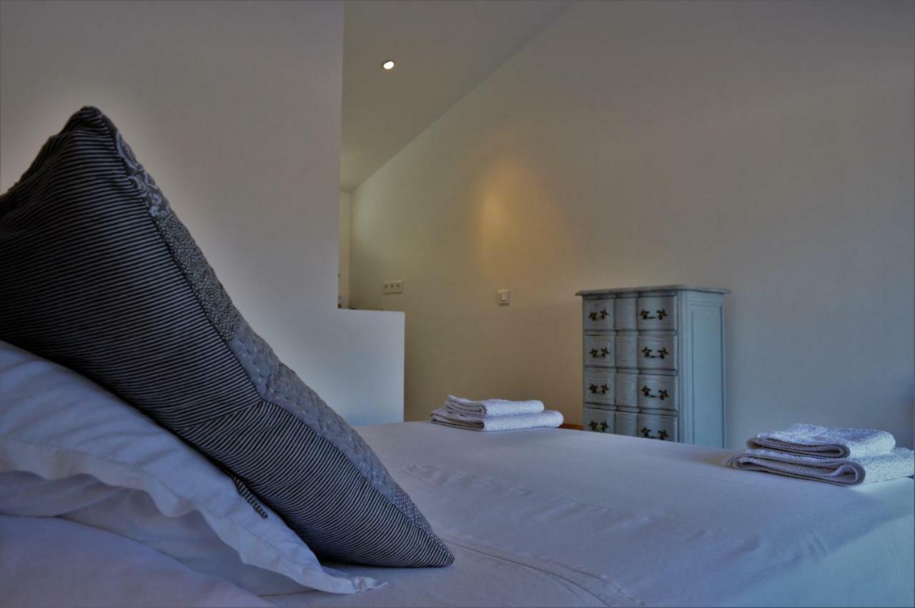 Le Chat Sur Le Toit Lourmarin Exterior foto